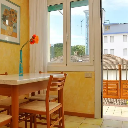 Peaceful Few Steps From The Center 아파트