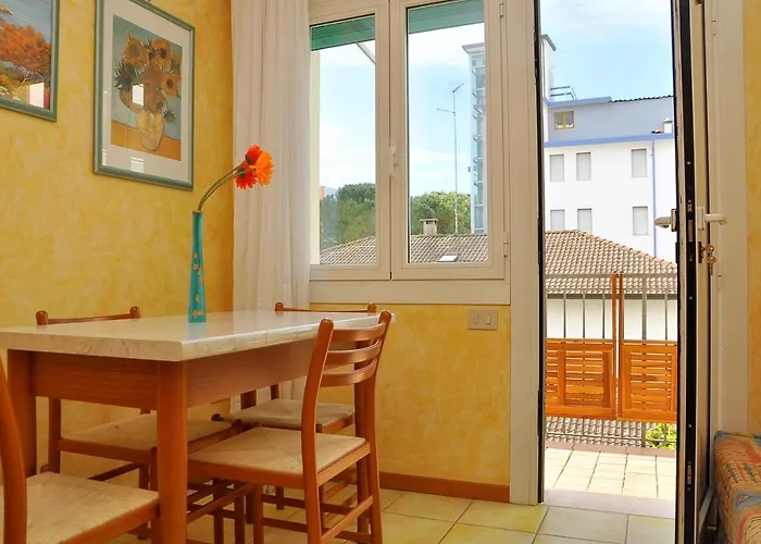 Peaceful Few Steps From The Center Lägenhet