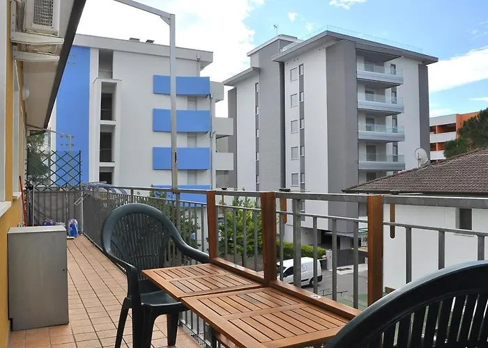 Peaceful Few Steps From The Center *