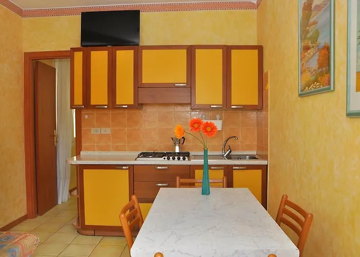 Peaceful Few Steps From The Center Lägenhet *